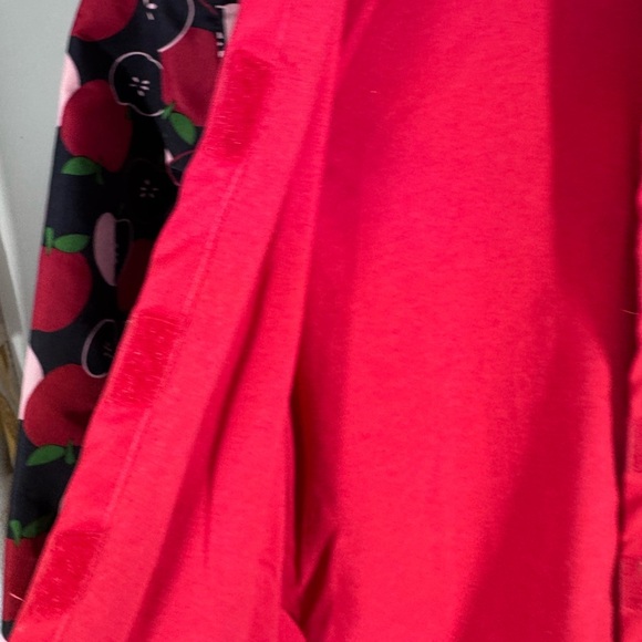 Gymboree lined raincoat with accessible zelcro closures. Apple print 7-8 Y - Picture 4 of 6